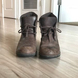 Clark’s Carlisle Spice Leather Heeled Bootie